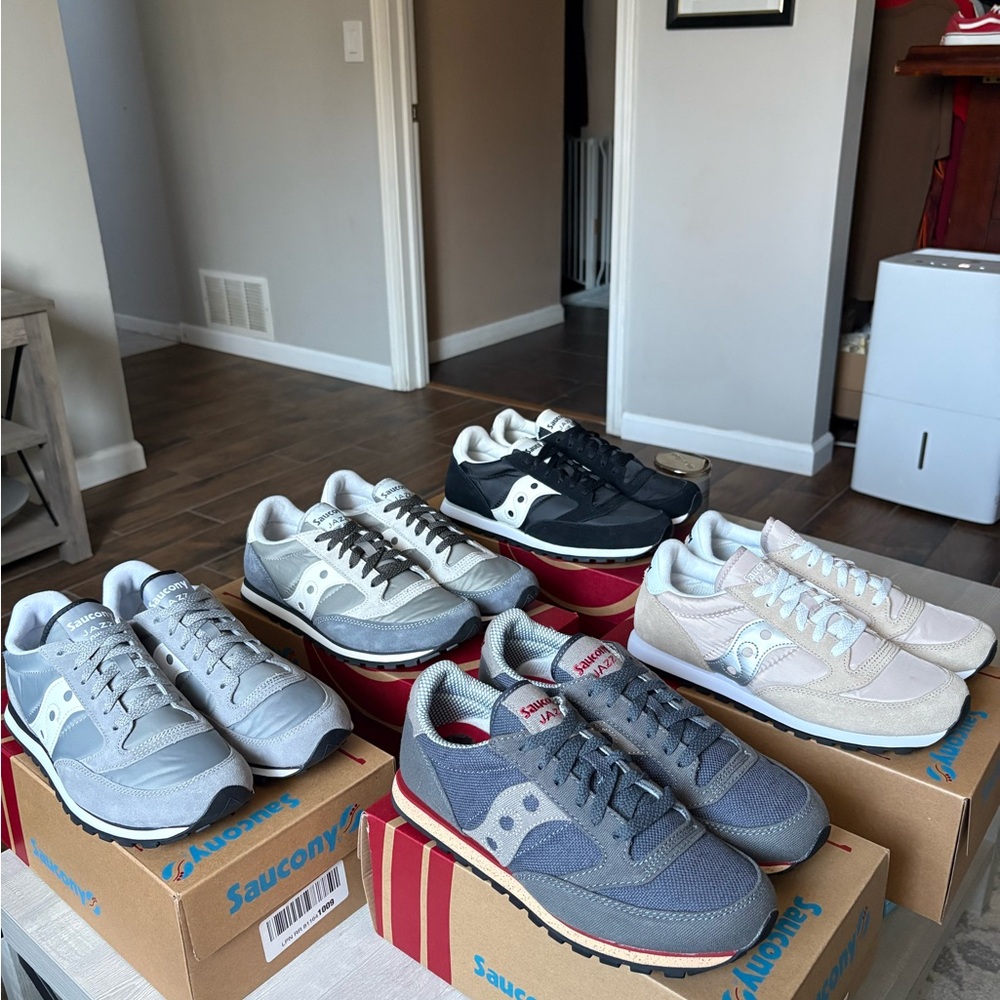 Saucony Jazz Men's Sneakers - Gray, Black, Cream, and White